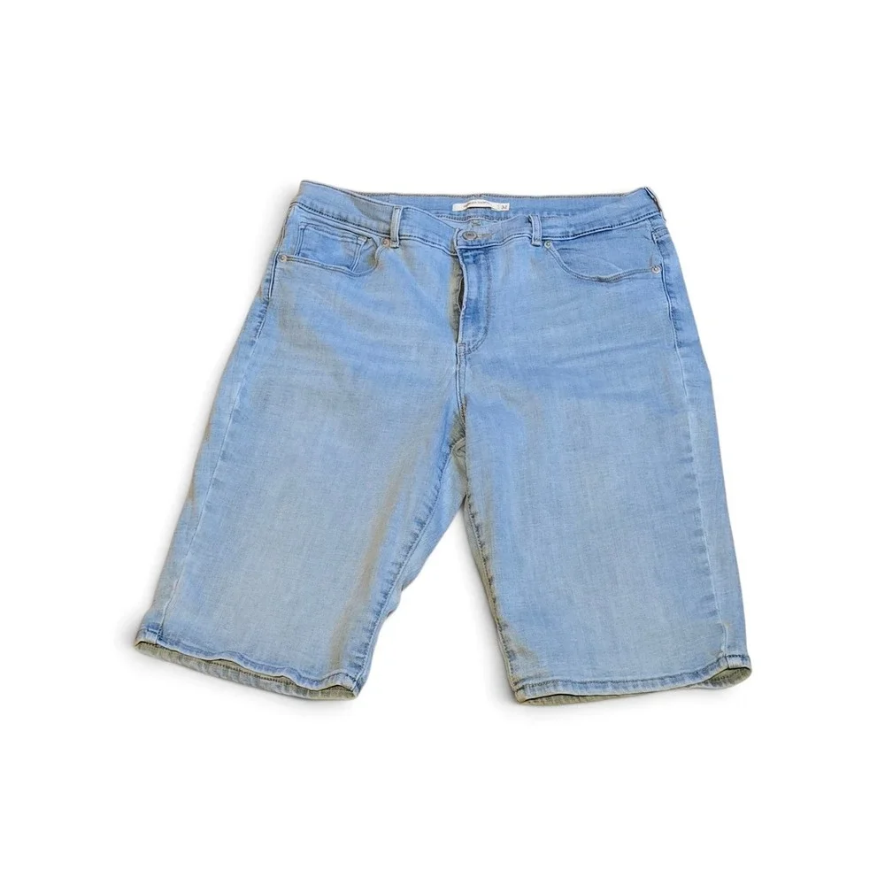 Levis Men Light Wash Blue Bermuda Denim Shorts Size 32 Casual Jean Shorts